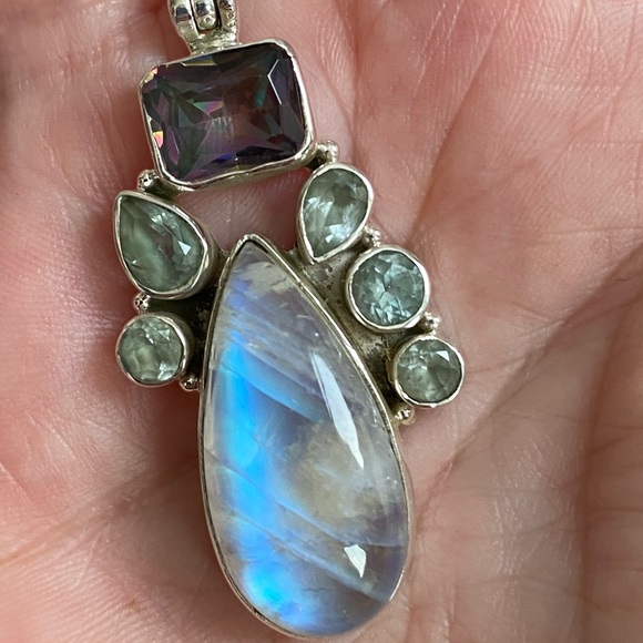 Gorgeous rainbow moonstone garnet and quartz sterling pendant - Picture 4 of 6
